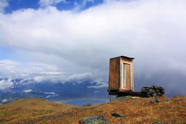 توالت ایستگاه هواشناسی کوه آلتای سیبری یکی از ترسناک ترین توالت های دنیا